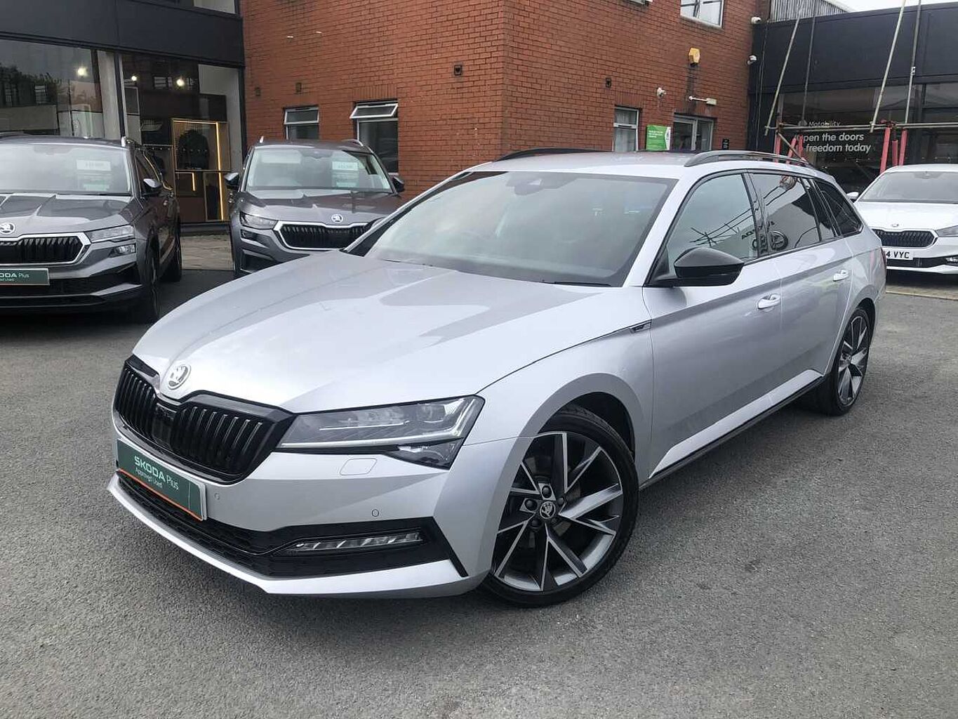 SKODA Superb 2.0 TSI (190ps) SportLine Plus DSG Estate