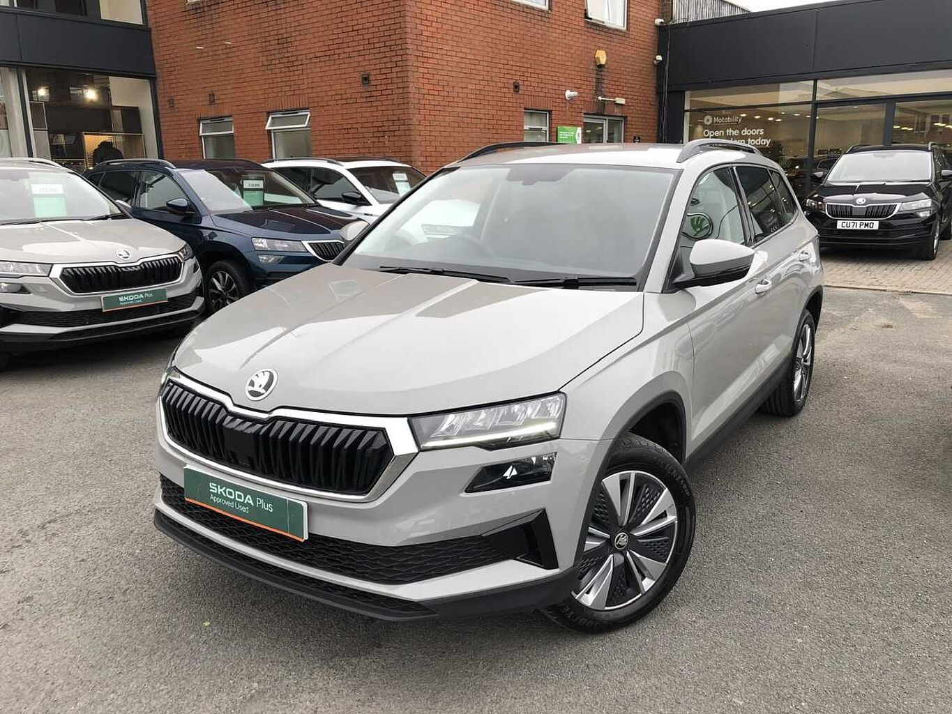 SKODA Karoq SUV 1.0 TSI (110ps) SE Drive