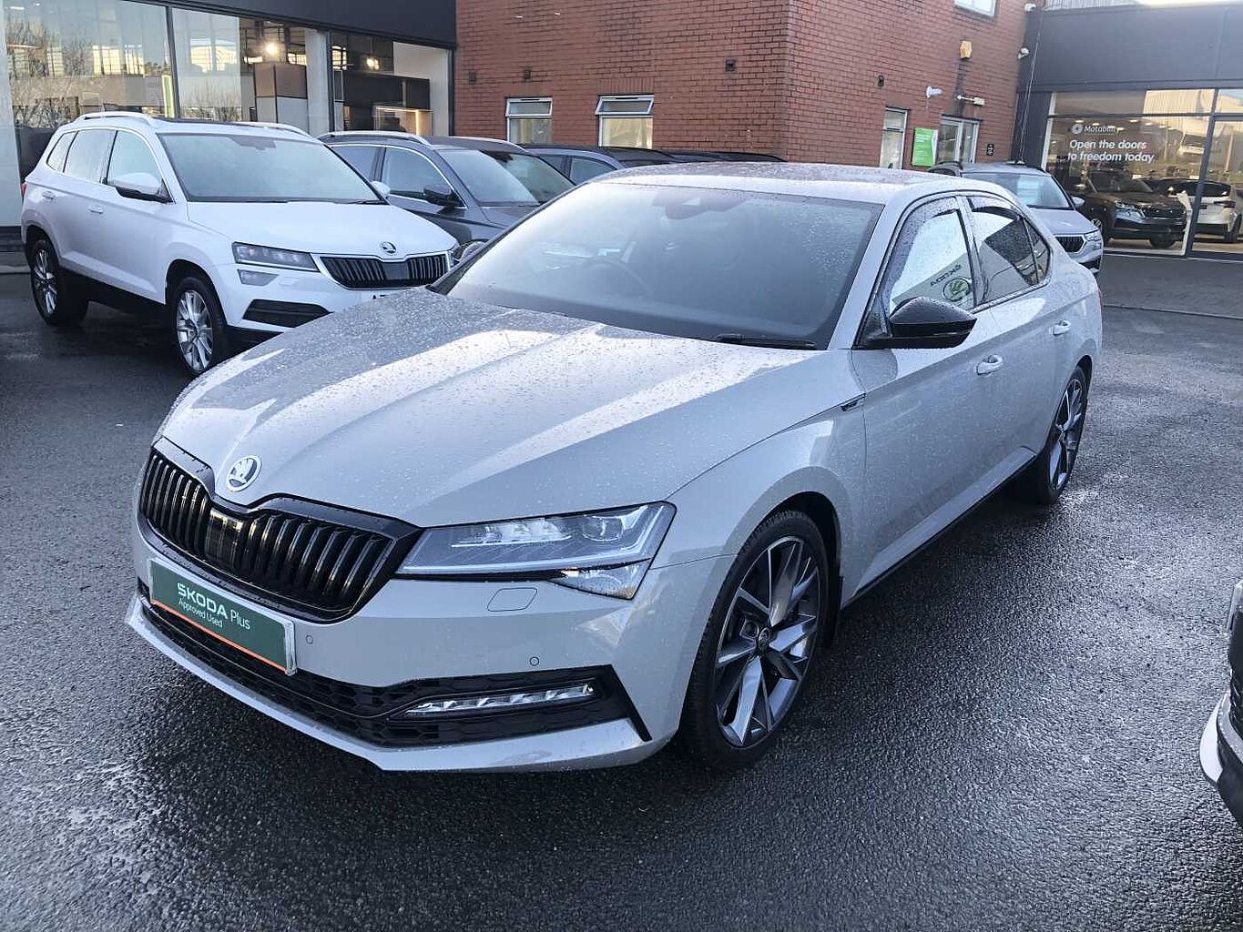 SKODA Superb 2.0 TSI (280ps) 4X4 SportLine Plus DSG HB